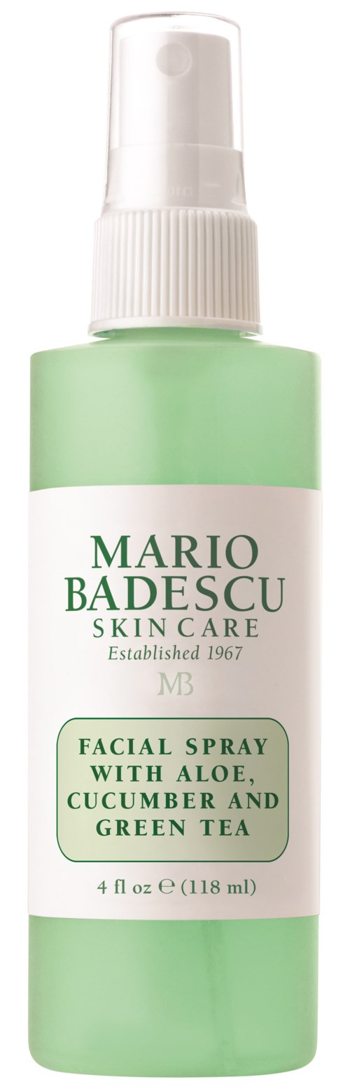 Grön sprayflaska för ansiktet med vit spraykork, märkt Mario Badescu Skincare, aloe, gurka och grönt te.