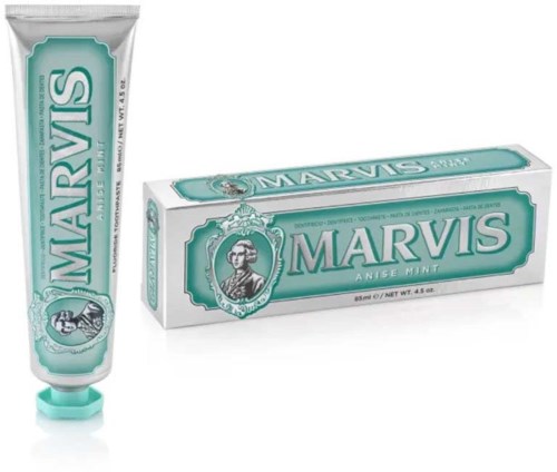 Marvis tandkräm i tub och förpackning, båda har en vintage-stil teal etikett med ett porträtt av en man.