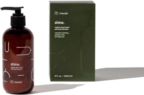 En brunt flaska med pump och en grön låda visas, båda med etiketten 'shine' och relaterad produktinformation.