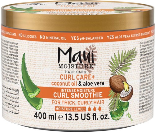 Een ronde verpakking van Maui Moisture haarverzorgingsproduct met aloe vera, kokosolie en focus op krullend haar.