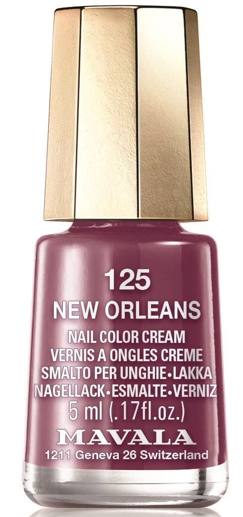 Eine Flasche pinkfarbenen Nagellack mit Goldkappe, markiert 125 New Orleans, von Mavala, aus der Schweiz.
