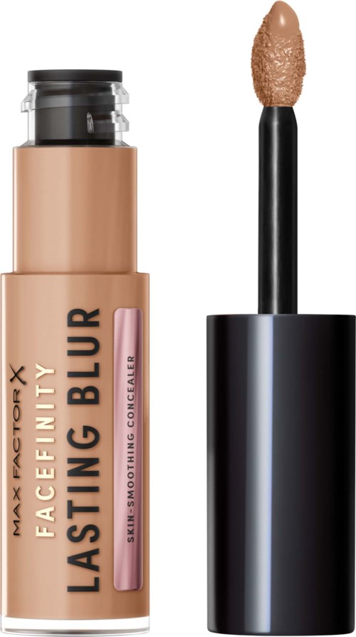 Leppeglans applikator med beige gloss og svart lokk, etiketten sier Facefinity Lasting Blur på emballasjen.