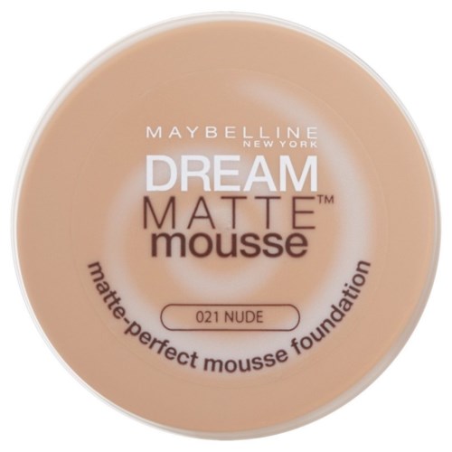 En rund behållare med Maybelline Dream Matte Mousse foundation i nyansen 021 Nude, med en beige färgad produkt inuti.