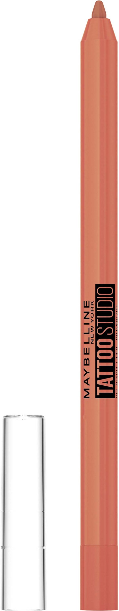 Ett läppstiftsblyertspenna, peachfärgad med svart text och ett genomskinligt lock. Den är en del av Maybelline Tattoo Studio-serien.