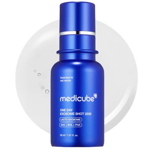 Blauwe huidverzorgingsfles met Medcube-label, beweert huidresultaten te verbeteren met exosoomtechnologie, 30 ml.