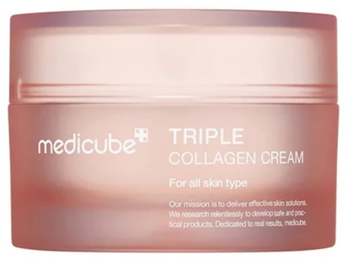 Een roze potje met huidverzorgingscrème genaamd "medicube triple collagen cream" voor alle huidtypes.
