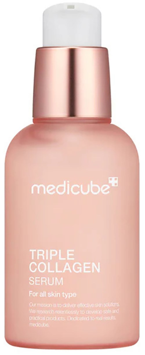Roze fles met witte pomp, gelabeld 'medicube triple collagen serum' voor alle huidtypes.
