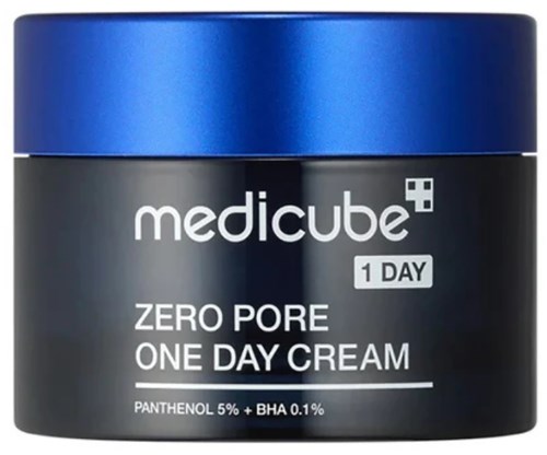 Een zwarte container met een blauwe deksel, gelabeld voor huidcrème voor één dag, met ingrediënten zoals panthenol en BHA.