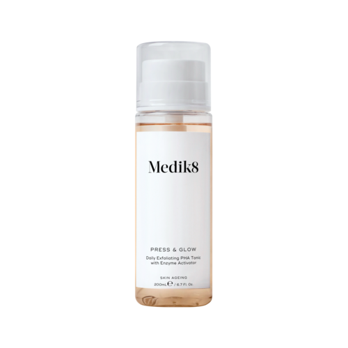 Hautpflegeflasche mit Medik8 Press & Glow für tägliches Peeling mit Enzymaktivator, 200 ml.