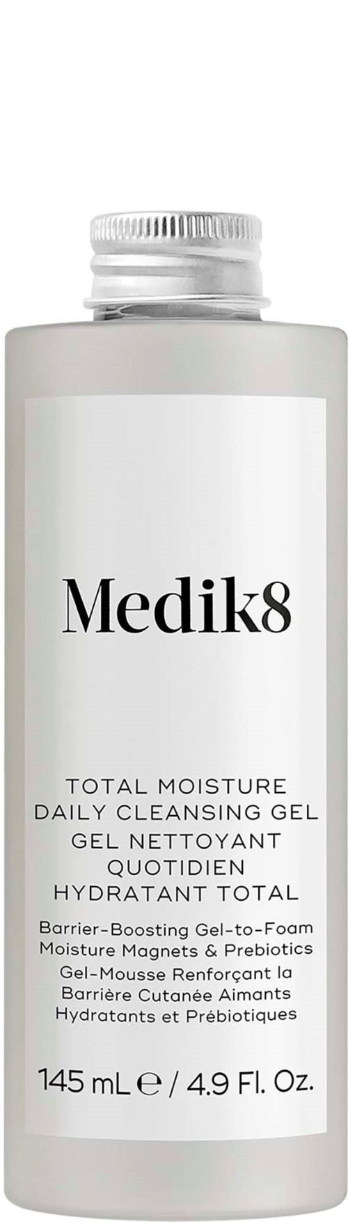 Valkoinen pullo Medikal8 Total Moisture Päivittäinen Puhdistusgeeli, hopeanvärisellä peittävällä and tekstillä.