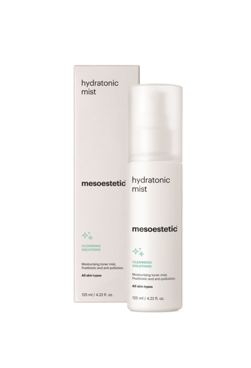 Eine weiße Flasche und Schachtel mit der Bezeichnung 'hydratonic mist' und 'mesoestetic' für Hautpflege, mit Pumpspray.