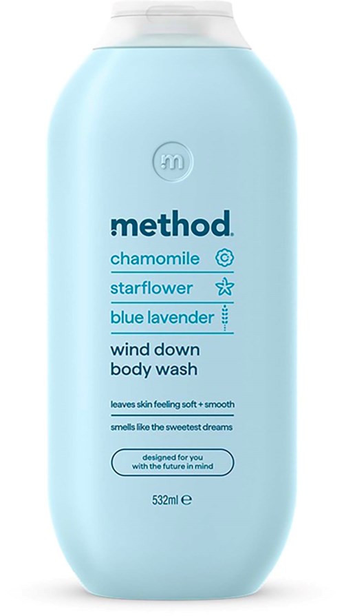 En ljusblå flaska med wind down body wash med kamomill, starflower och blå lavendel dofter, 532 ml.