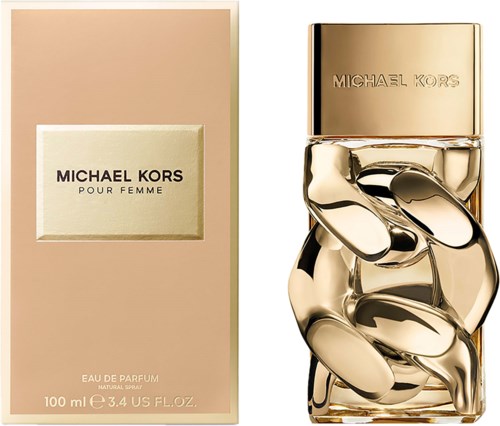 Een parfumfles met gouden vormen erin, naast een lichtroze doos met Michael Kors voor vrouwen.