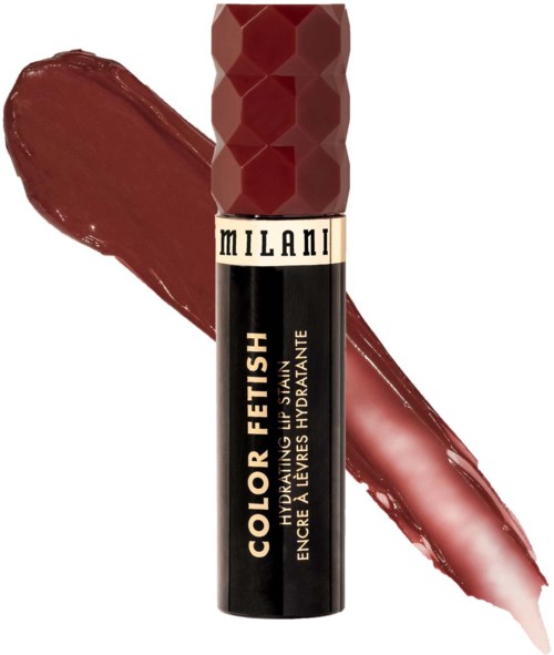 Lippenstift in Schwarz und Rot mit goldener Schrift. Probe von glanzvollem, dunklem Burgunderton.