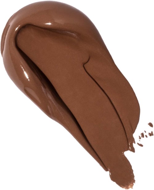 Een grote hoeveelheid gesmolten chocolade is op een witte ondergrond uitgesmeerd, met enkele spetters aan de randen.
