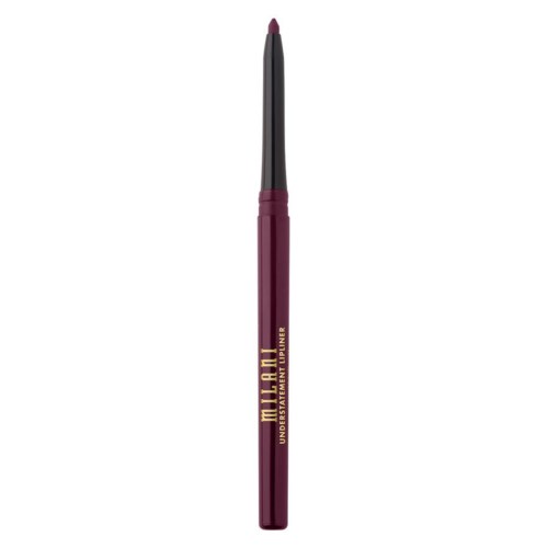 En vinröd läppkonturpenna med svart spets och guldfog som läser "MUA" och "Undiscovered Lip Liner."