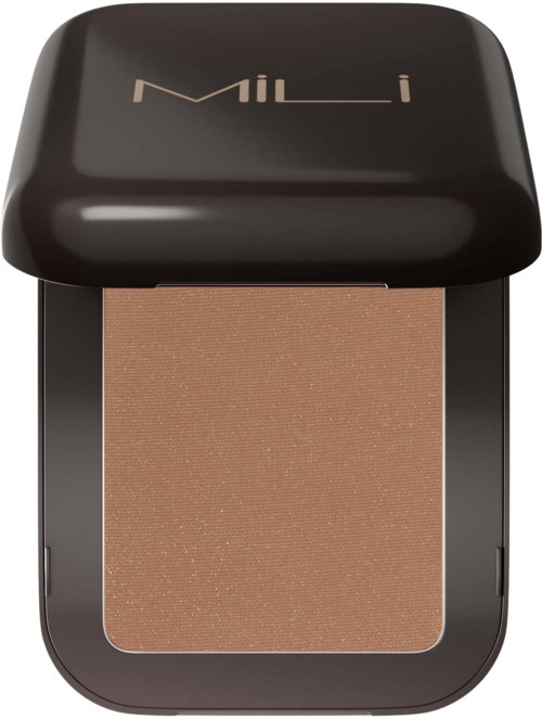 Ein kleiner Make-up-Compact mit schwarzem Deckel und beigem Puder, Marke M·A·C.