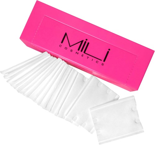 Pink box märkt 'Mili Cosmetics' med vita ansiktsservetter fästa i en fanor framför.