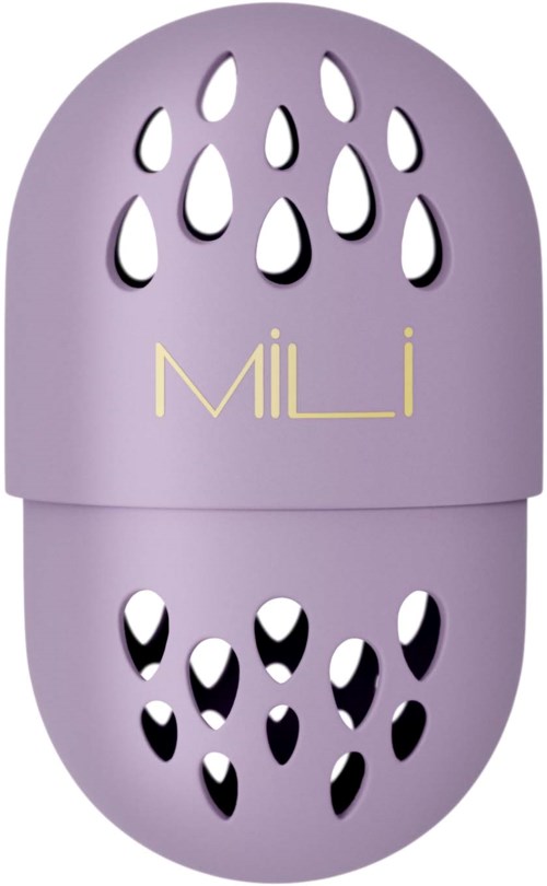 En lilla beholder med små hull og merket 'MiLLi' på. Den ser ut som en produktemballasje eller dekorasjon.