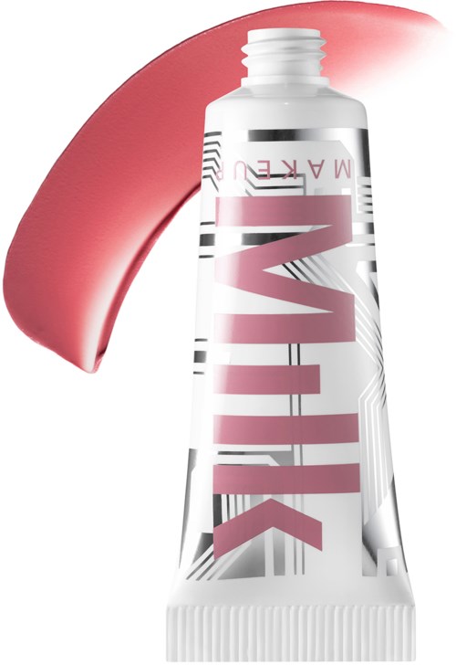 Een tube roze lippenstift met een vlek lippenstift ernaast.