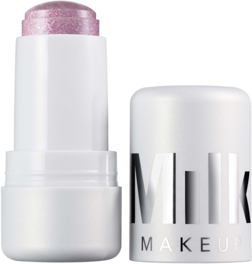 Een witte cilindervormige container met een roze, glinsterende lippenstift erin. De dop van de lippenstift is eraf, onthult de lippenstift.
