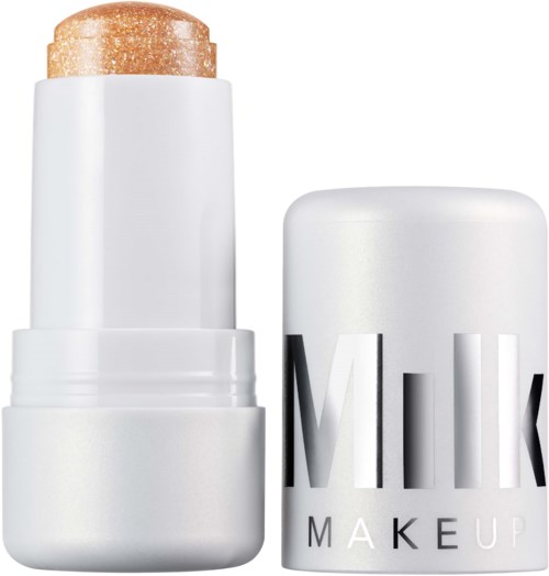 Een witte highlighterpen met een beige dop, gelabeld 'Milky Makeup'.