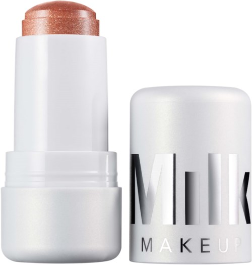 Een witte stick met een glanzende, beige top, met 'Milk Make Up' op de dop.