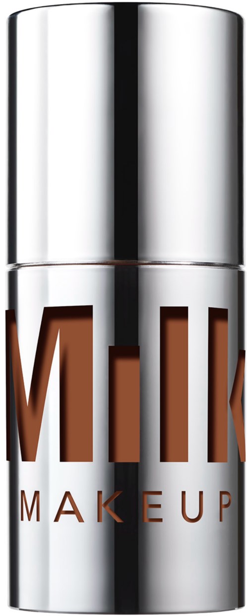 Een glanzende zilveren fles met bruin tekst dat 'Makeup' zegt. Een strak, modern ontwerp voor make-upproducten.