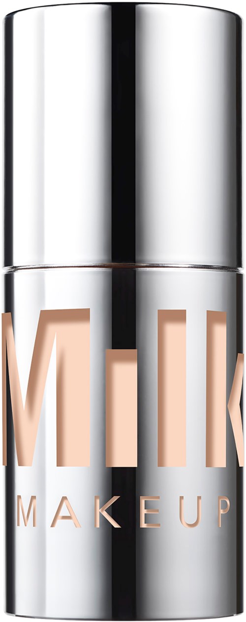 Een zilveren container met de tekst "Milk Makeup" in felle perzikkleur.