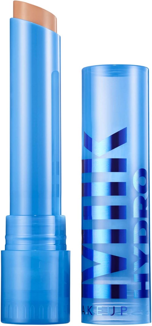 Blauw stick lippenstift met de merknaam 'AWE', gedeeltelijk geopend om de lippenstift te laten zien.
