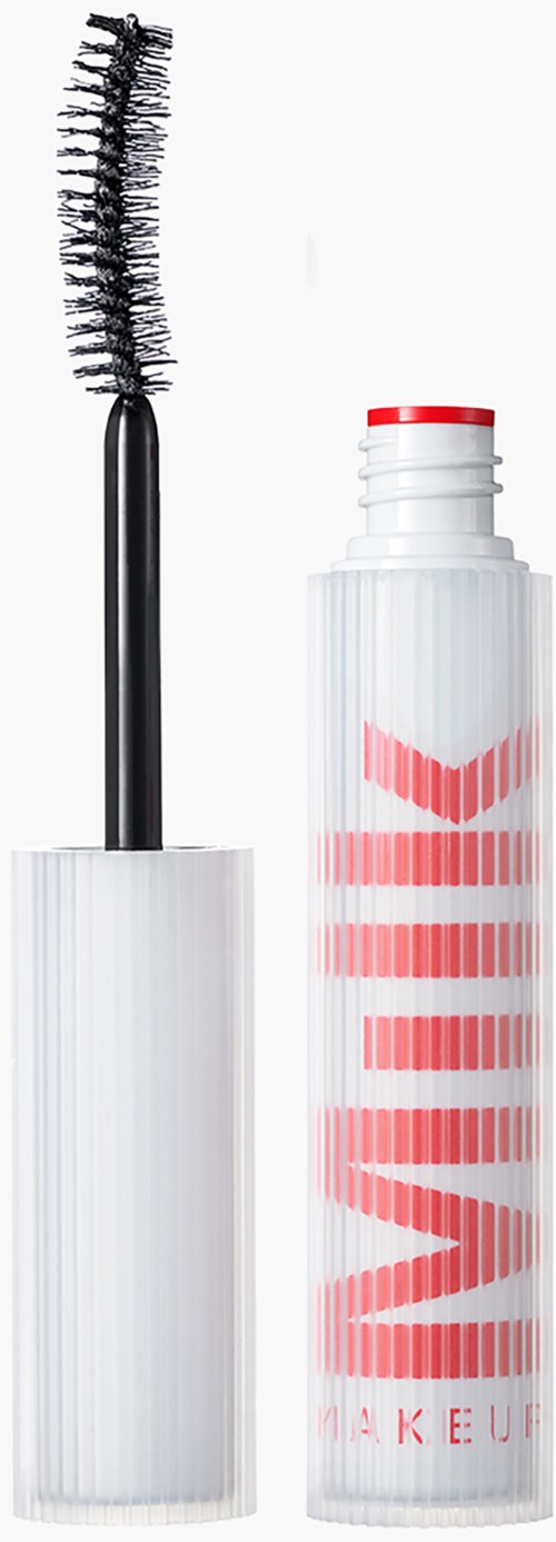 Mascara kwast en tube met rood en wit ontwerp, gemarkeerd "WNB MAKEUP".