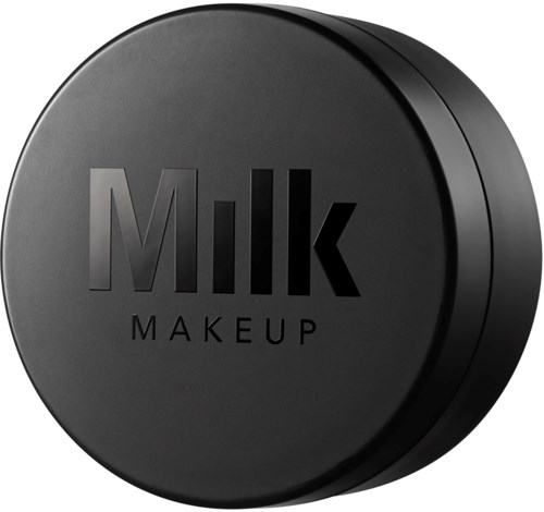 Ein schwarzer runder Behälter mit der Aufschrift "Milk Makeup" auf dem Deckel.