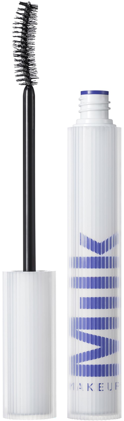 Een mascara borsteltje met gebogen borstel en een wit tube met blauwe tekst.