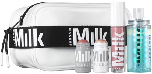 Make-upset met doorzichtige tas, lippenbalsem, lippenstift en spray, allemaal met 'Milk'-logo.