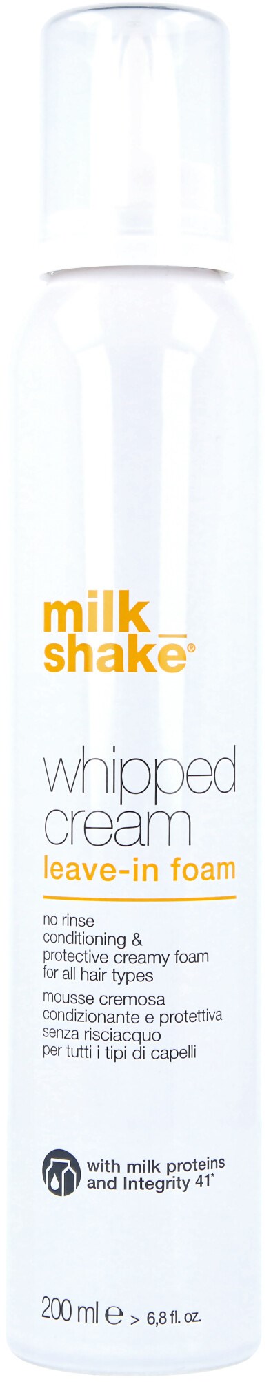 Een lange witte fles milkshake whipped cream leave-in foam met oranje en zwarte tekst.