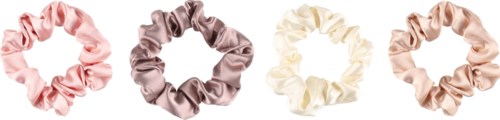 Fire scrunchies i rosa, grått, kremfarget og beige er vist på en svart-hvit stripet bakgrunn.