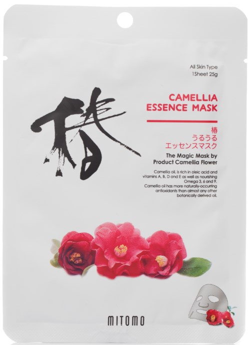 Een gezichtsmaskerverpakking met een afbeelding van een kamelierbloem,Japanse karakters en rode tekst die het een essence masker maakt.