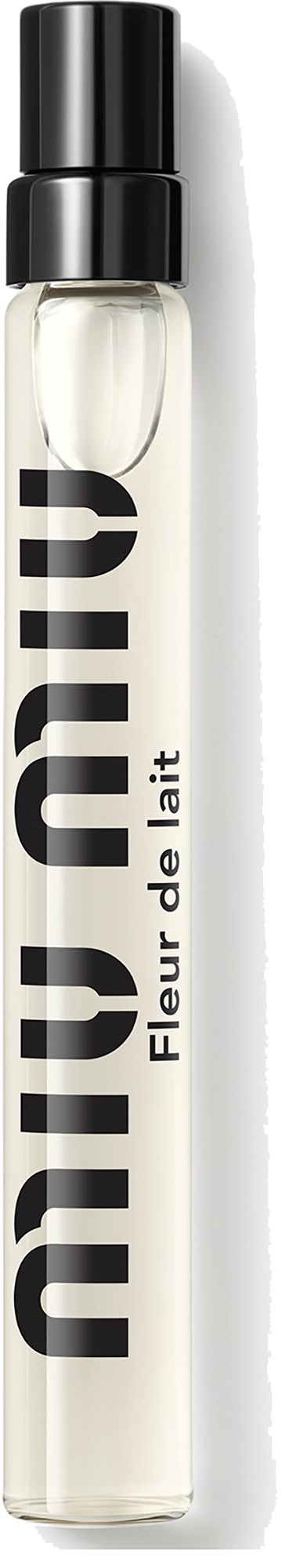 Een kleine, doorzichtige parfumroller met zwarte dop en wit label met 'my way' en 'Fleur de Tait'.