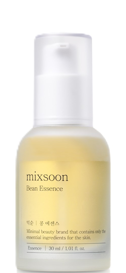 En liten, vit flaska märkt 'mixsoon Bean Essence' med pump, innehållande hudvårdsfärg.