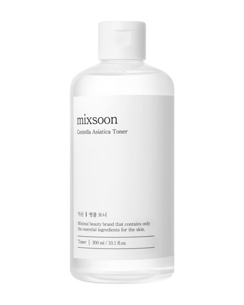 Een witte fles met label 'mixsoon Centella Asiatica Toner' en witte dop, bevat huidverzorgingsproduct.