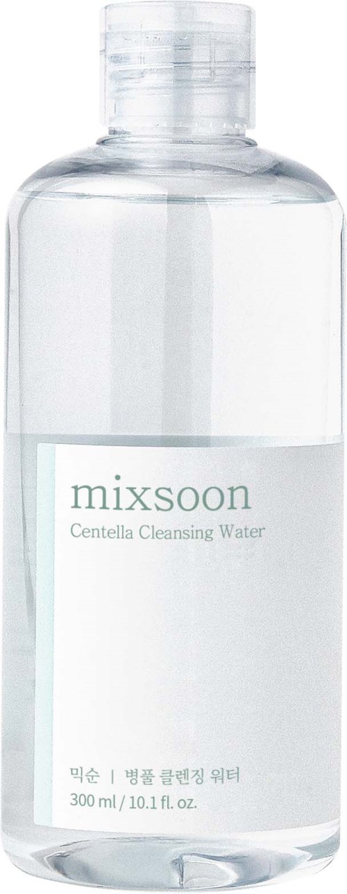 Een doorzichtige plastic fles met een label die "mixsoon Centella Cleansing Water" zegt en een scharnierende dop.