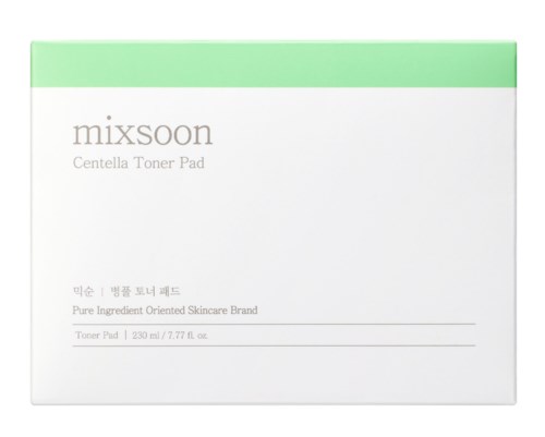 Doos voor Mixsoon Centella Toner Pads, hoofdzakelijk wit met een groene bovenrand, bevat productdetails en merknamen.