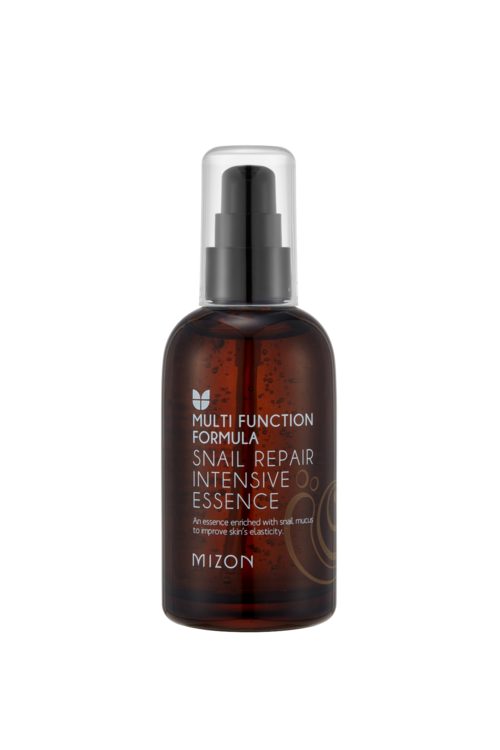 Een donkerbruine fles met pomp, gelabeld als slakkenherstel intensieve essence voor huidaanpassingen.