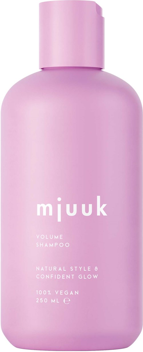 Een roze fles Mjuuk volume shampoo met natuurlijke ingrediënten en vegan label.