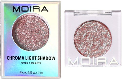 A dark pink eyeshadow with shimmery particles, in a cardboard box and plastic case from Moira.