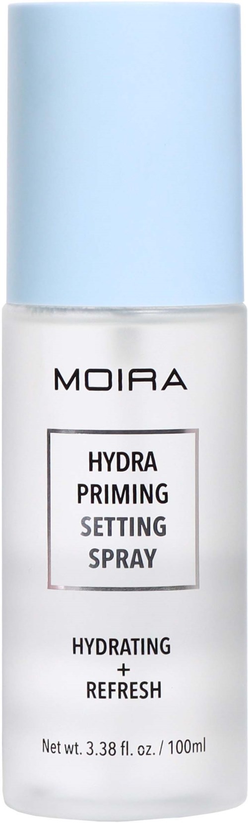 Valkoinen pullo vaaleansinisellä kannella, merkitty 'MOIRA Hydra Priming Setting Spray' kosteutukseen ja virkistykseen.