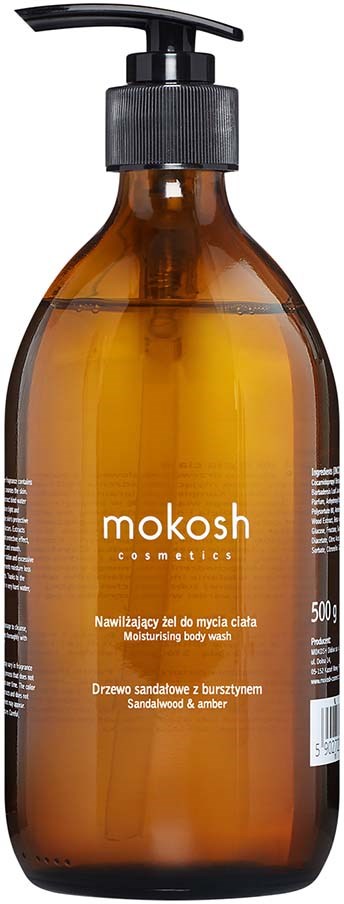 Een bruine fles met pomp bevat hydraterende lichaamsshop van Mokosh. Het ruikt naar sandelhout en amber. 500 ml.