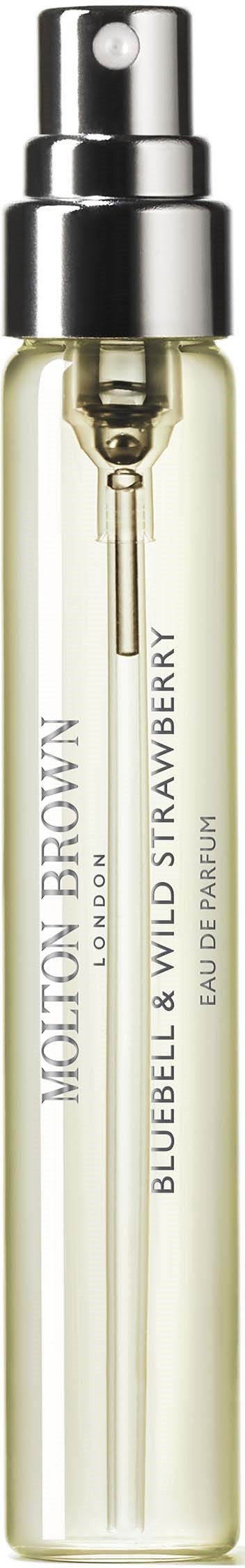 En liten genomskinlig sprayflaska med silverlock, märkt Molton Brown, Wild Strawberry och Blueberry & Strawberry.