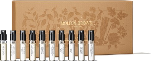 Kleine Flaschen vor einem großen, verzierbaren Karton mit 'MOLTON BROWN'.