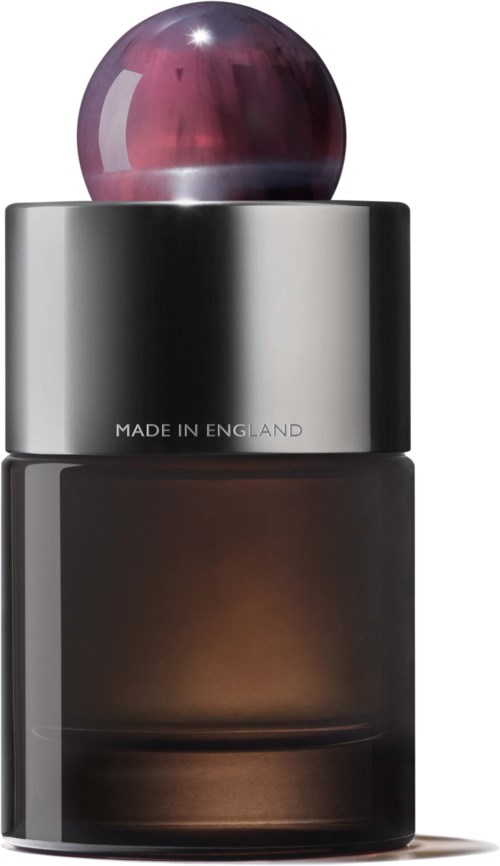 Eine Flasche mit einem pinken kugelförmigen Deckel, silbernem Mittelteil und dunklem Boden, beschriftet "Made in England."